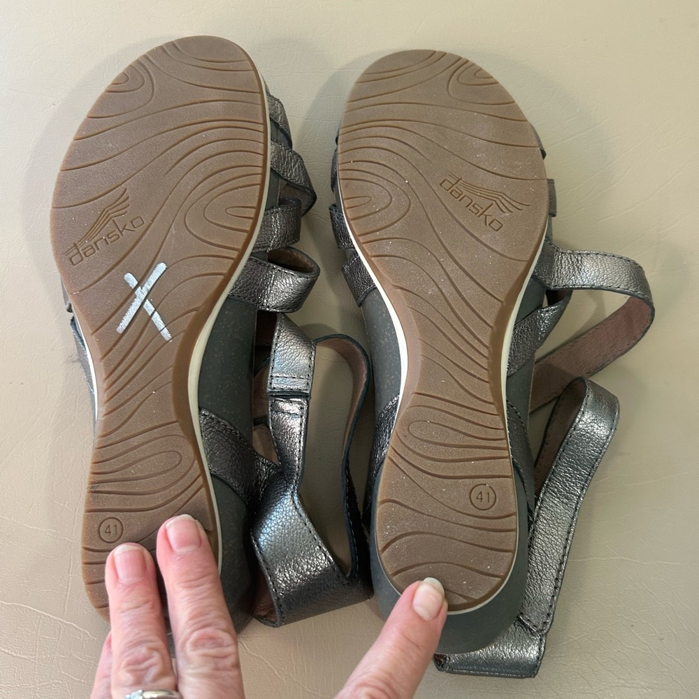 Dansko Veruca Graphite Nappa Sandal Metallic Leather Strappy Wedge SZ41 10.5/11 - Picture 9 of 13